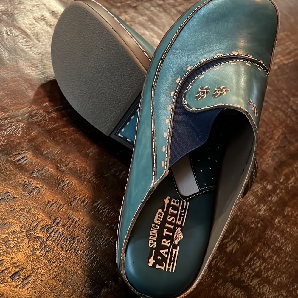 Clogs teal blue leather hand painted  NEW woman’s size 10. 41